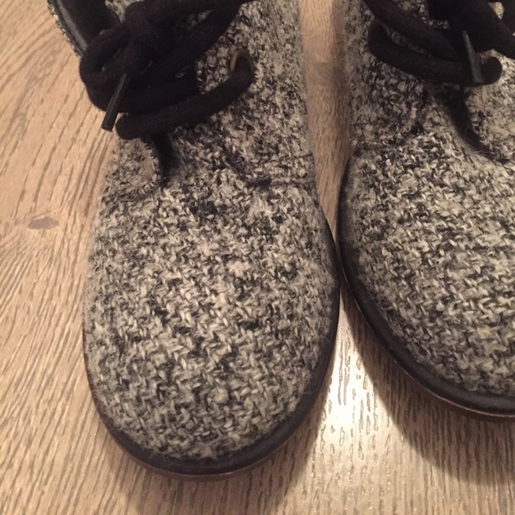 6.5 NWOT Black White Pitch Ankle Boot - Picture 12 of 12